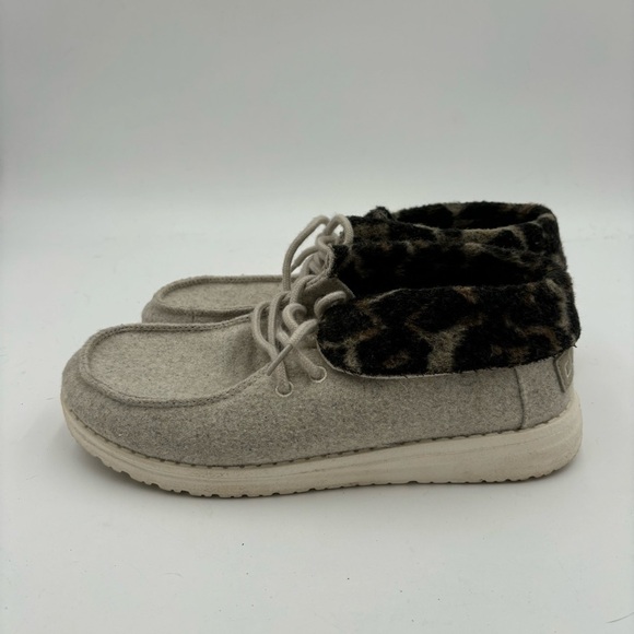 Hey Dude Women’s 7 Britt Cream Cheetah Ankle Lace Up Shoe - Picture 1 of 9